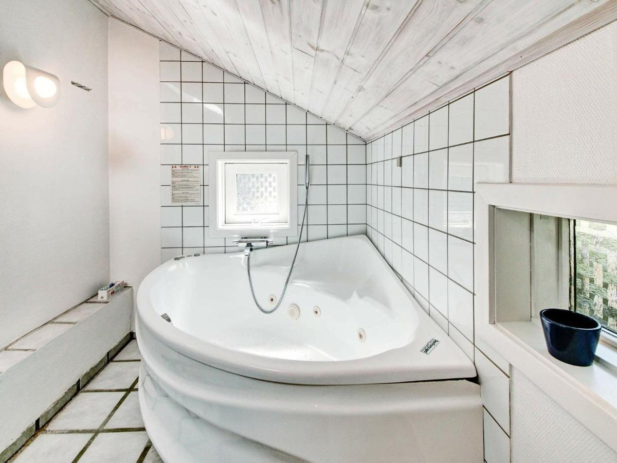 8 Person Holiday Home In Nex Vester Somarken Exterior foto